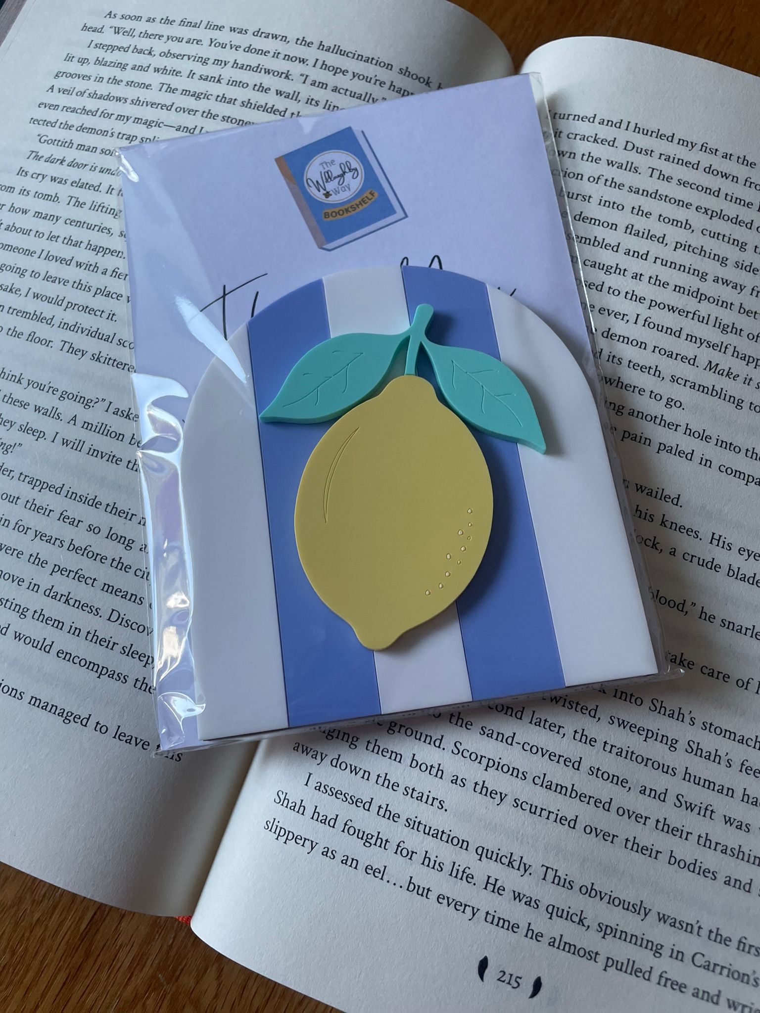 Lemon Arch - Blue and white stripes